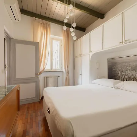 Barberini Charming Attic By Romeloft 아파트 *