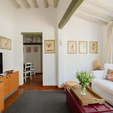 Barberini Charming Attic By Romeloft רומא