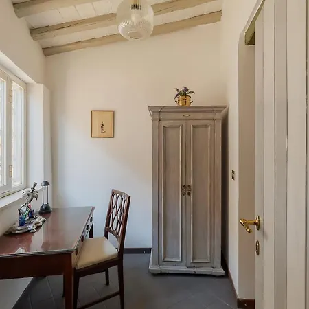 Barberini Charming Attic By Romeloft 아파트